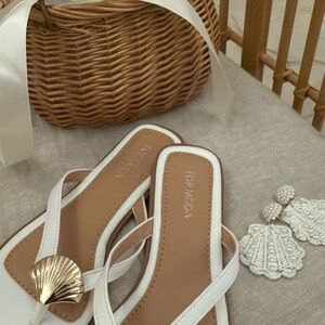 TOP Moda Shell Sandals white with Gold
